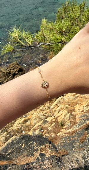 Bracelet Spark, doré, en acier inoxydable, orné d’un pendentif ovale scintillant et de petits strass délicats 