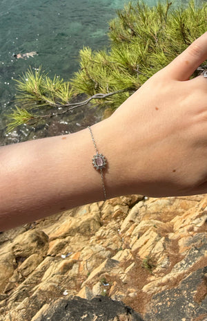 Bracelet Elif, argenté, en acier inoxydable, orné d’une pierre ovale rose entourée de strass scintillants